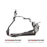 Giá bắt đèn pha phải xe Mercedes C250 CGI năm 2009 - 2046201291